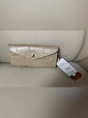 ISADORA Croc-Embossed Metallic Envelope Wallet